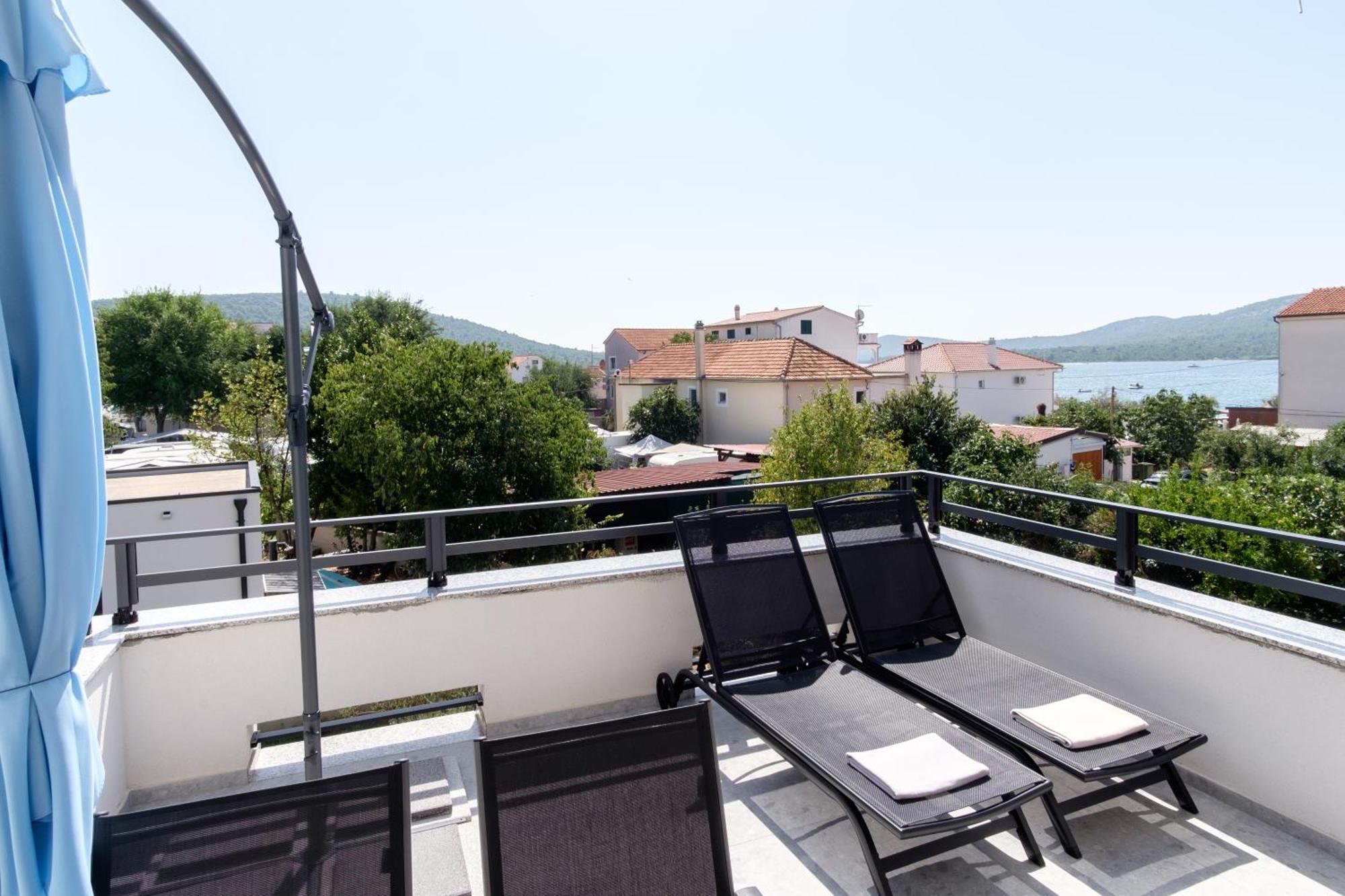 Apartments Grape Pirovac Εξωτερικό φωτογραφία